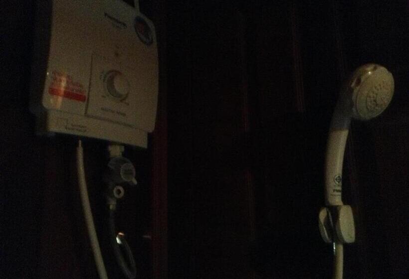 Bed and Breakfast Ruenthai Ampawa