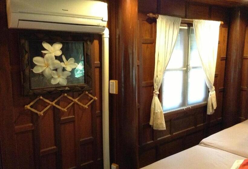 Bed and Breakfast Ruenthai Ampawa