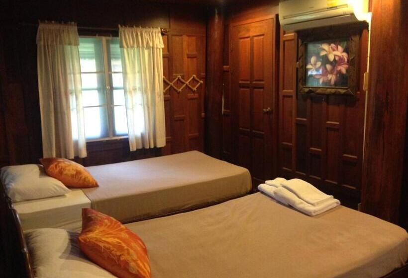 Bed and Breakfast Ruenthai Ampawa