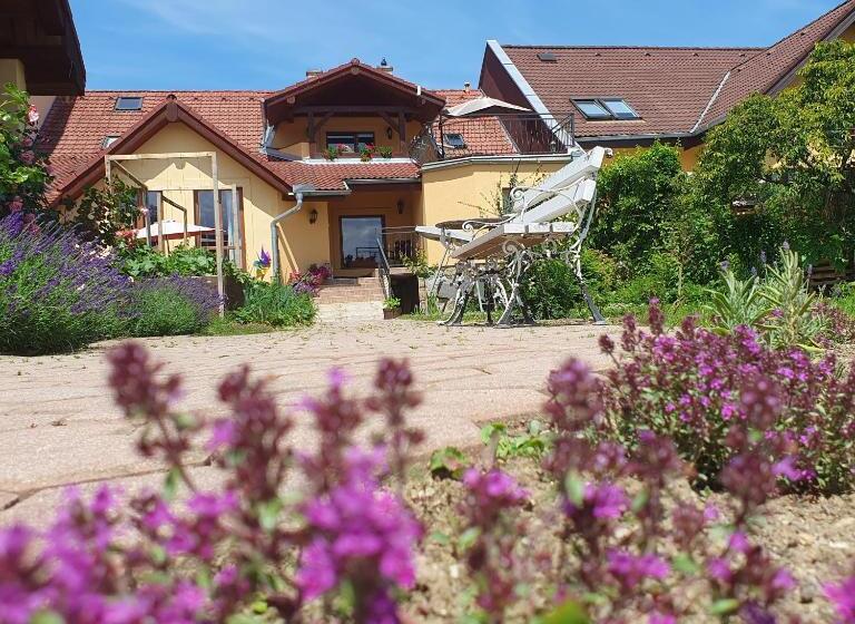 Bed and Breakfast U Alenky Na Záhrade