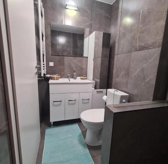 Christopher Apartment