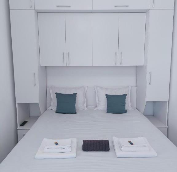 Christopher Apartment