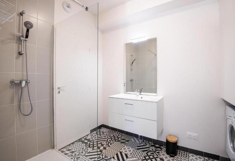 Comfort And Modernity In A Townhouse