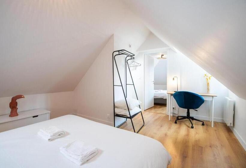 Comfort And Modernity In A Townhouse