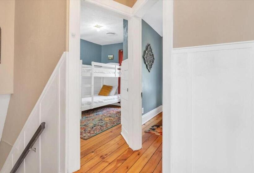 Deck & Modern Amenities! Hollyhock Hideaway