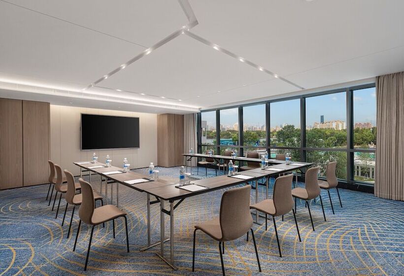 호텔 Hualuxe Shanghai Changfeng Park, An Ihg