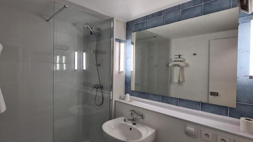 ホテル Kyriad Direct Nancy Sud Vandoeuvre Rénové