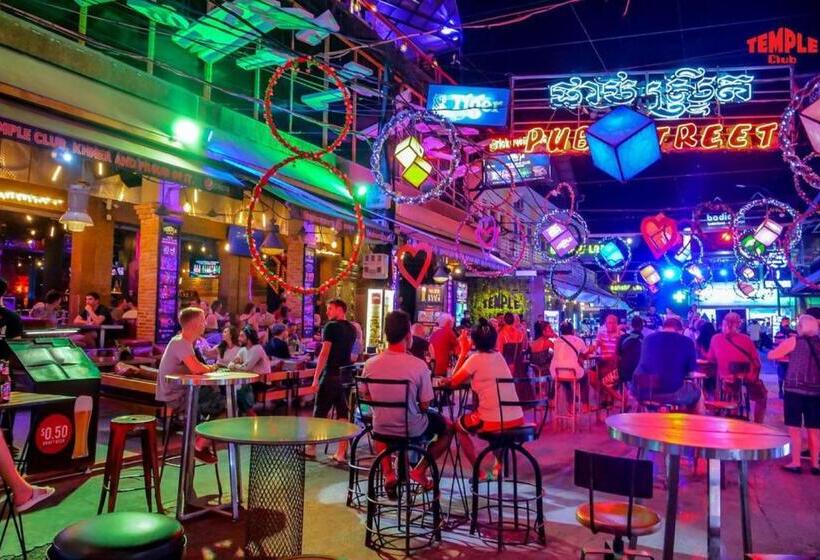 ホテル Darling Pub Hostel