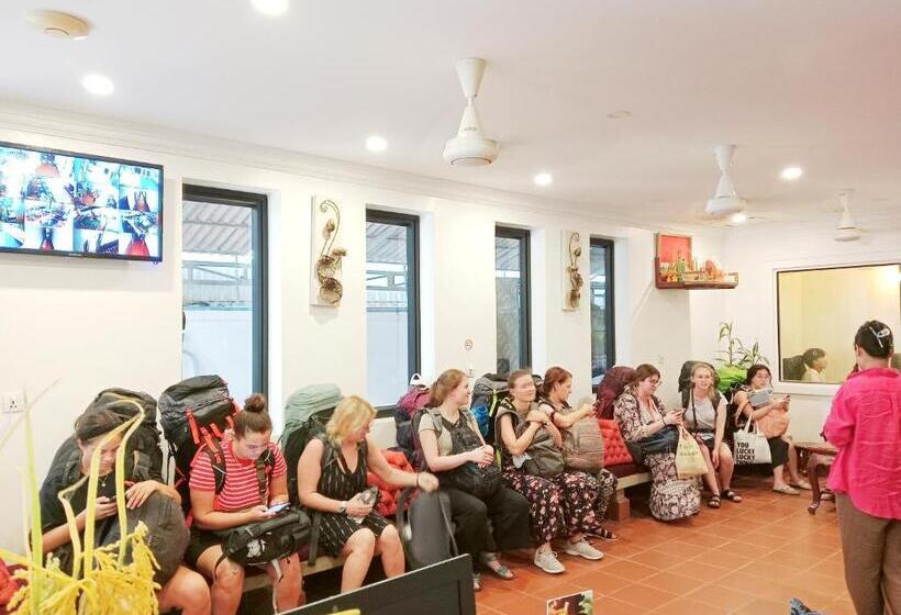 ホテル Darling Pub Hostel