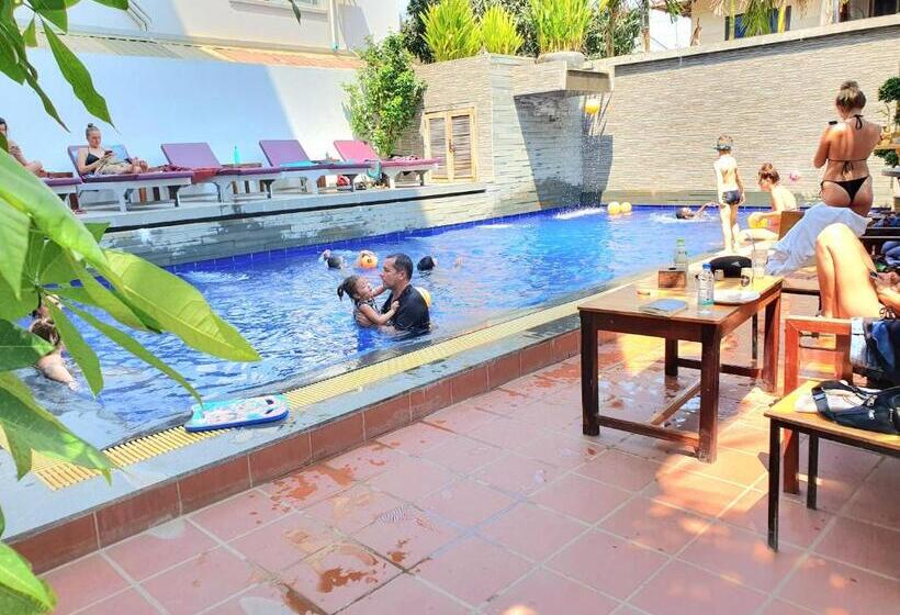 ホテル Darling Pub Hostel