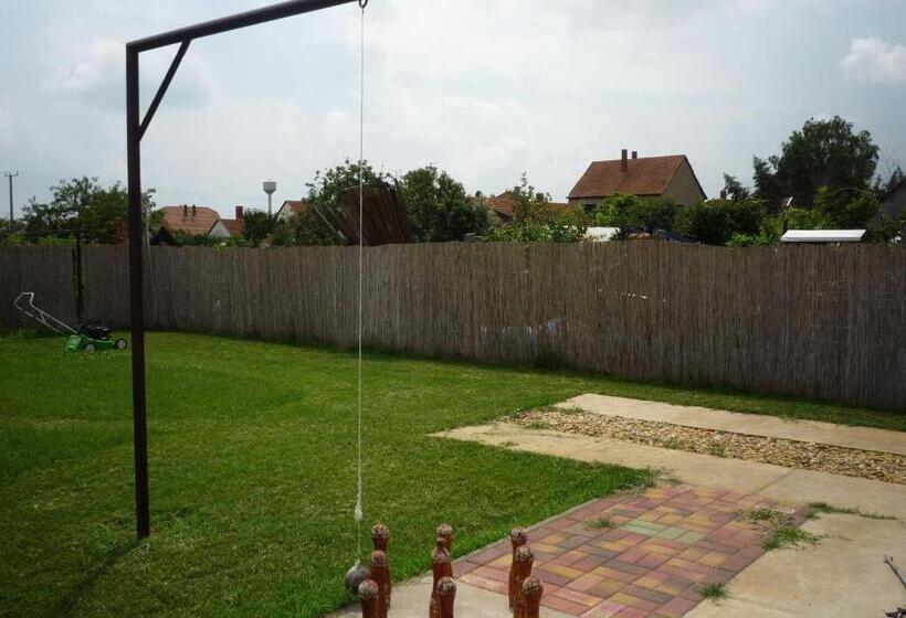 بنسيون Mórafészek Vendégház