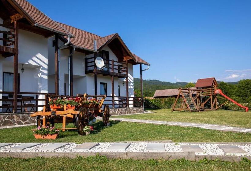 Пансион Pallos Apartments