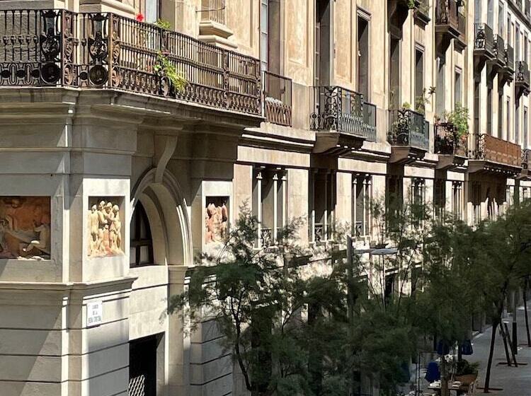 Пансион Som Nit Port Vell