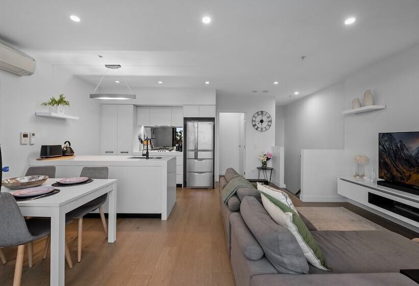 Staycentral   Northcote Townhouse With Study