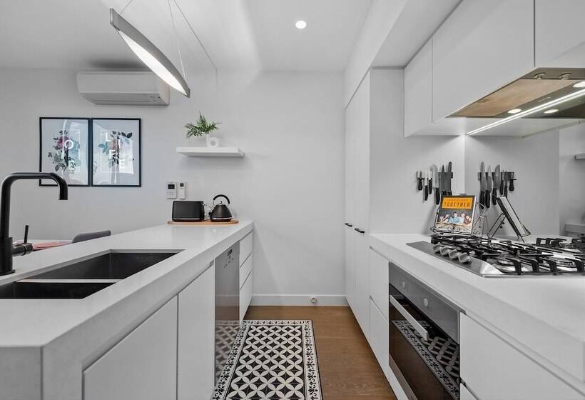 Staycentral   Northcote Townhouse With Study