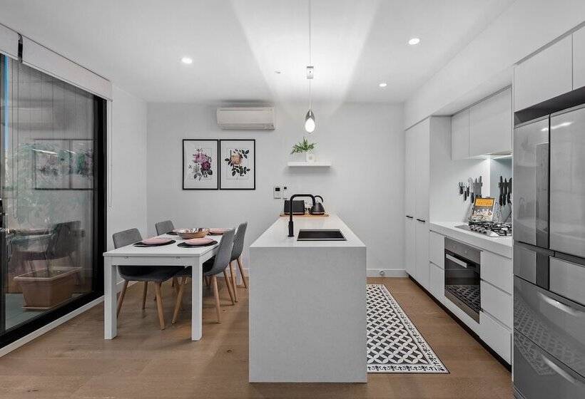 Staycentral   Northcote Townhouse With Study