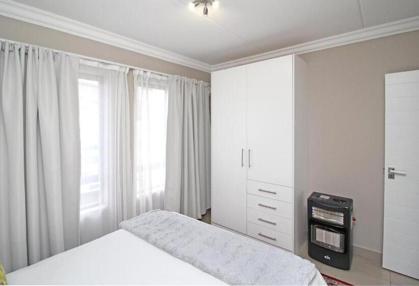 White Orchid Luxury Apartment