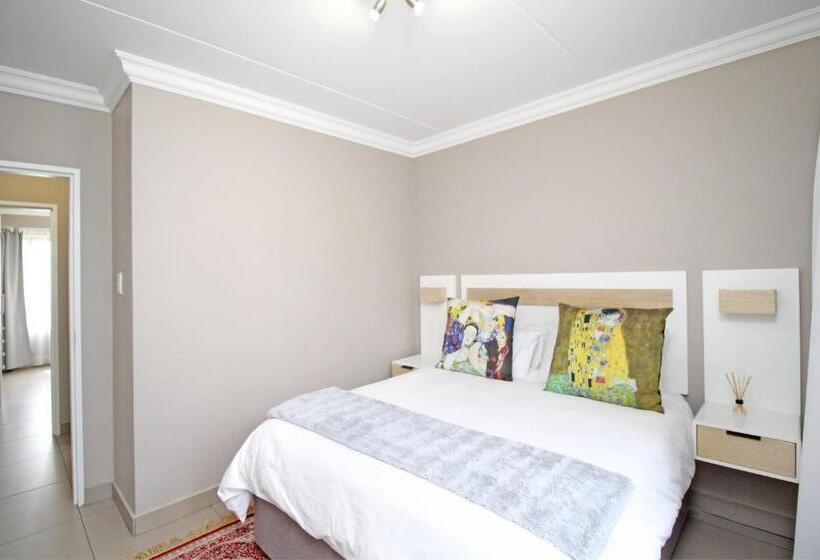 White Orchid Luxury Apartment