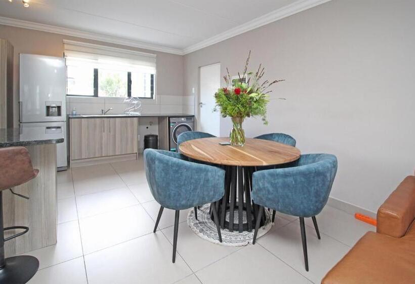 White Orchid Luxury Apartment