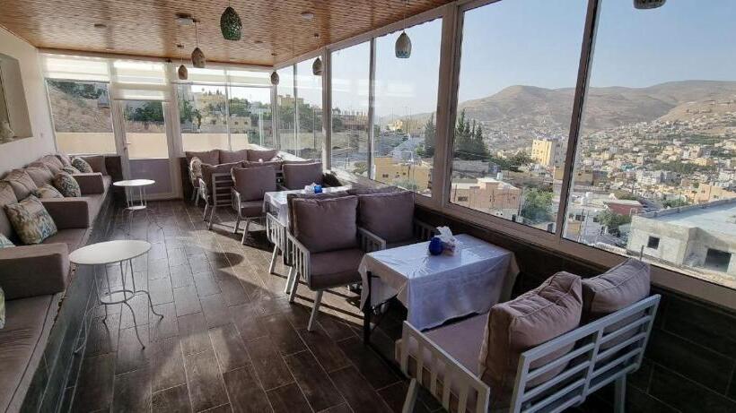 هاستل Beit Alshabaan Inn