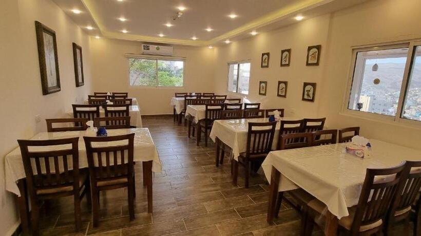 هاستل Beit Alshabaan Inn