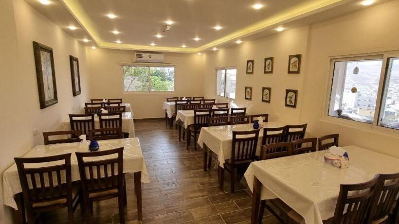 هاستل Beit Alshabaan Inn