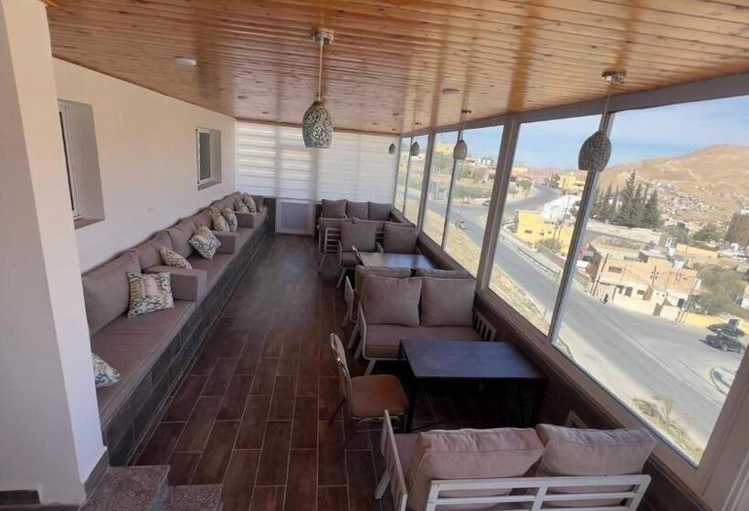 هاستل Beit Alshabaan Inn