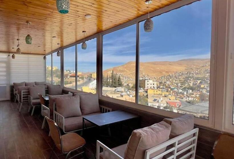 هاستل Beit Alshabaan Inn