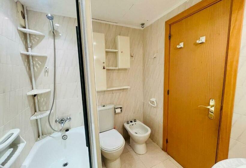 Apartamento Vistas Al Mar, Con Acceso Directo A La Playa, Piscina Y Parking Gratis!!!