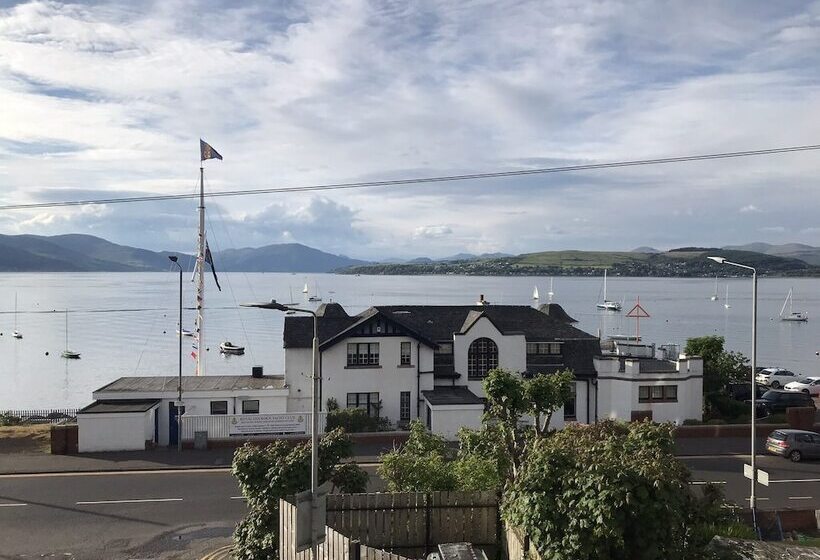 Beautiful 3 Bed Apartment In Gourock