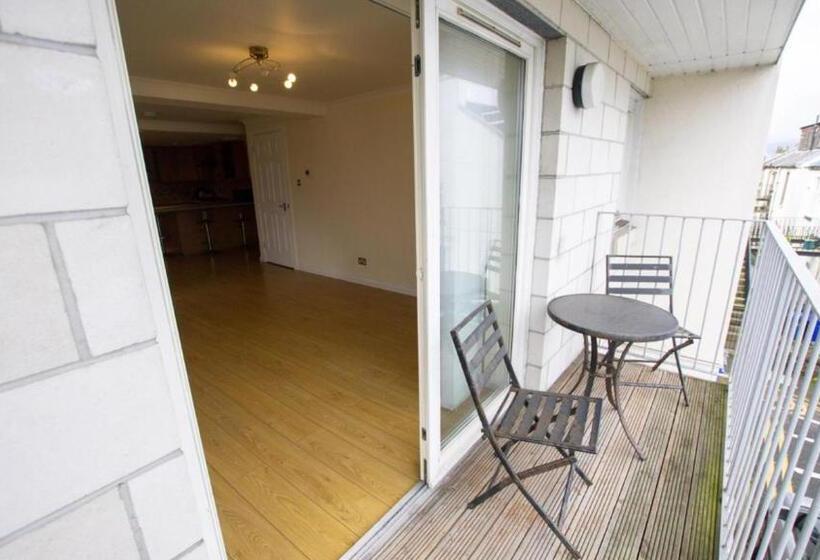 Beautiful 3 Bed Apartment In Gourock