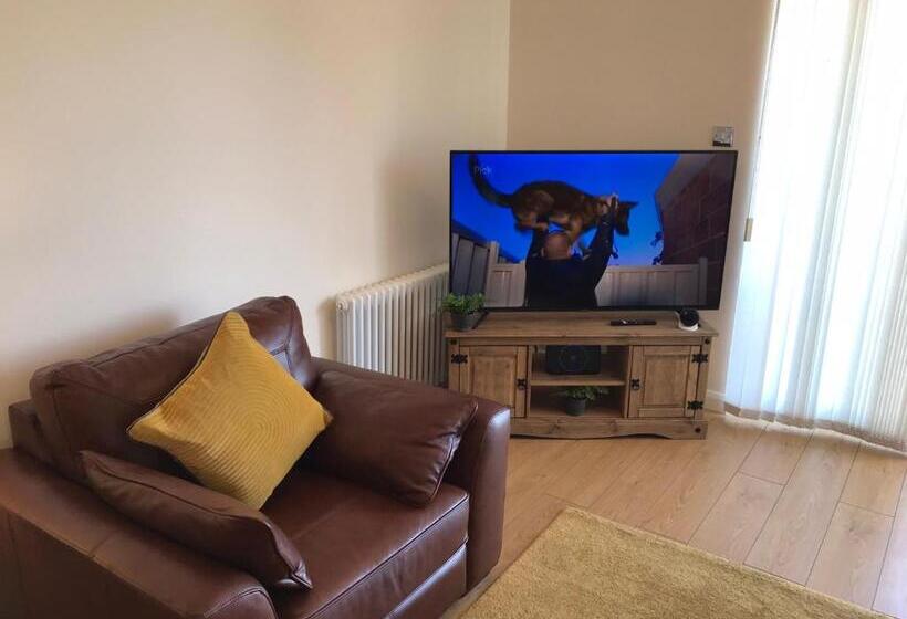 Beautiful 3 Bed Apartment In Gourock