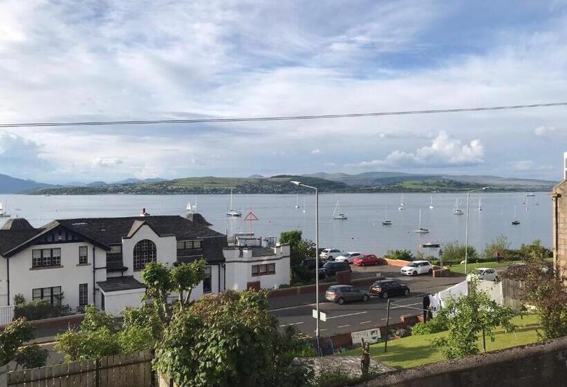 Beautiful 3 Bed Apartment In Gourock