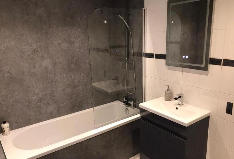 Beautiful 3 Bed Apartment In Gourock