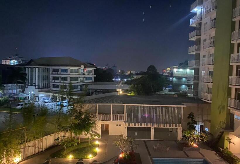 تختخواب و صبحانه Mesatierra Garden Residences