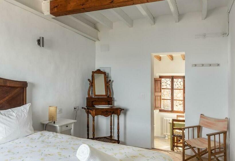 Can Busquets Apartahotel 1