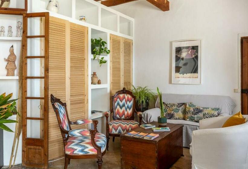 Can Busquets Apartahotel 1