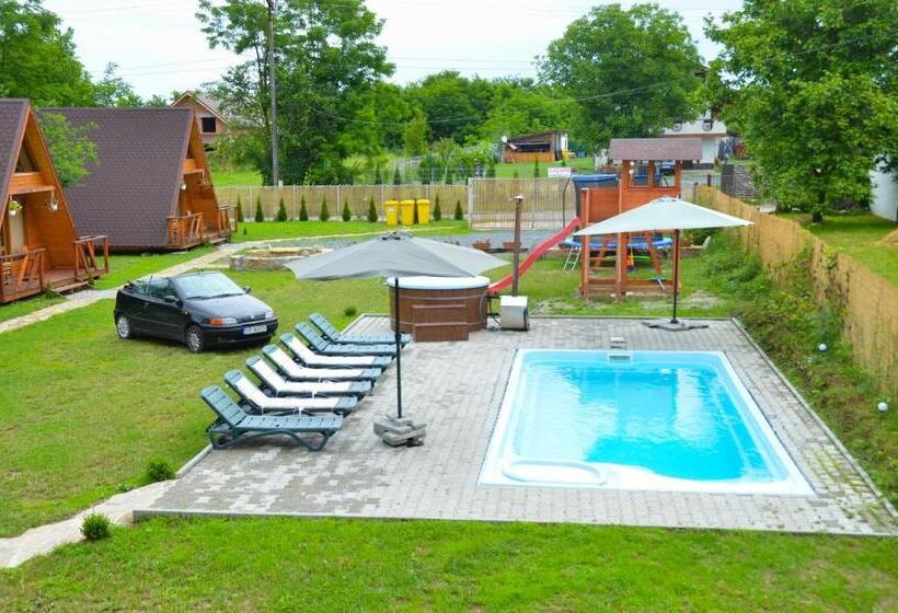 Casute In Copac & Case A Frame