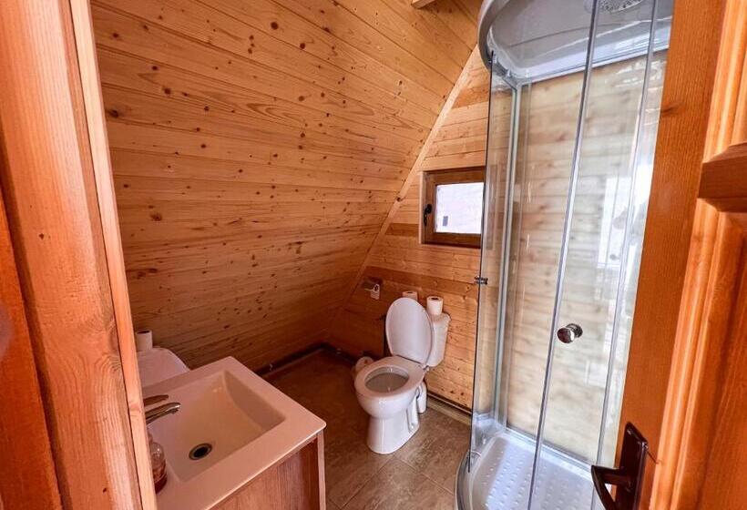 Casute In Copac & Case A Frame