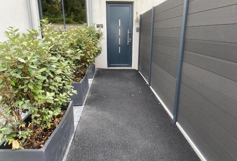 Chambre Tout Confort Avec Commodités Espace Repas Wifi Parking