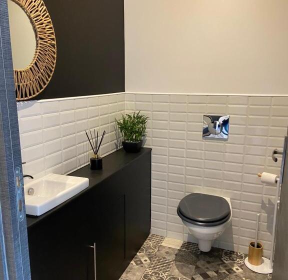 Chambre Tout Confort Avec Commodités Espace Repas Wifi Parking