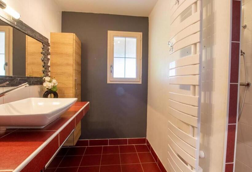 Maison Spacieuse Avec Piscine Chauffée, Grand Jardin Et équipements Bébé En Dordogne   Fr 1 616 267