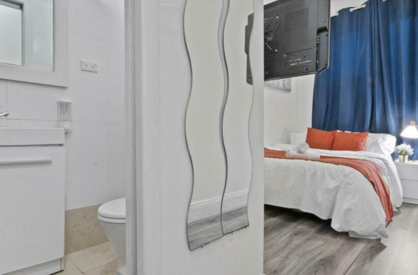 Hotel Discover Potts Point Budget Accommodation