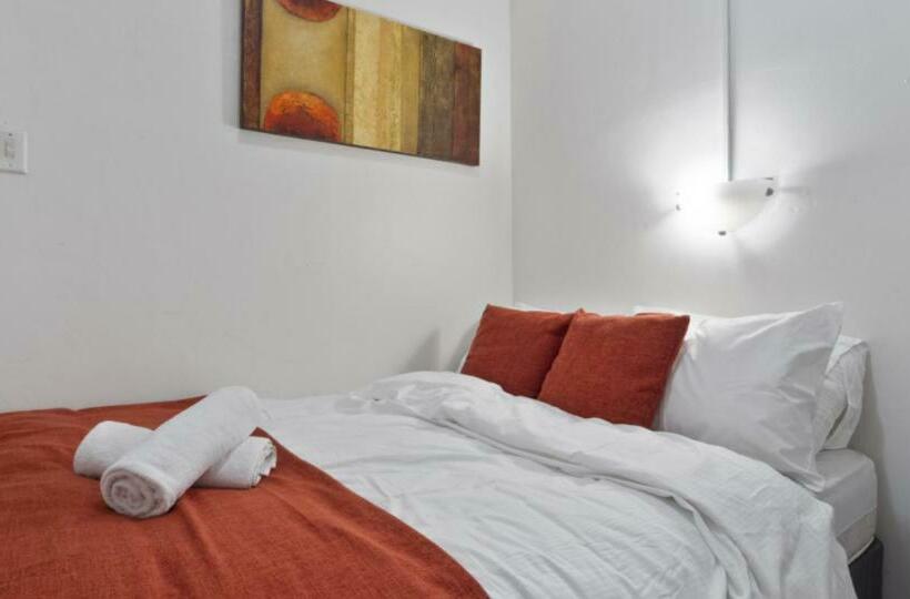Hotel Discover Potts Point Budget Accommodation