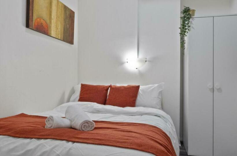 Hotel Discover Potts Point Budget Accommodation