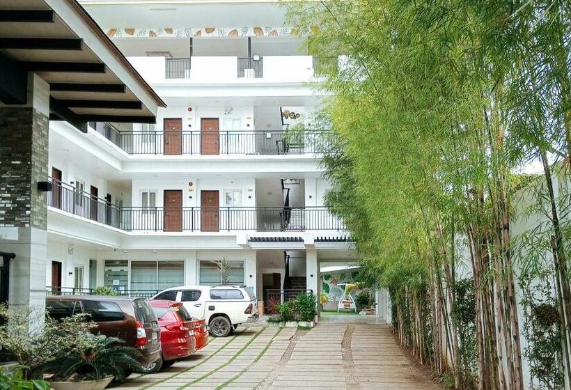 ホテル Reddoorz Plus Park Lay Suites Kidapawan City