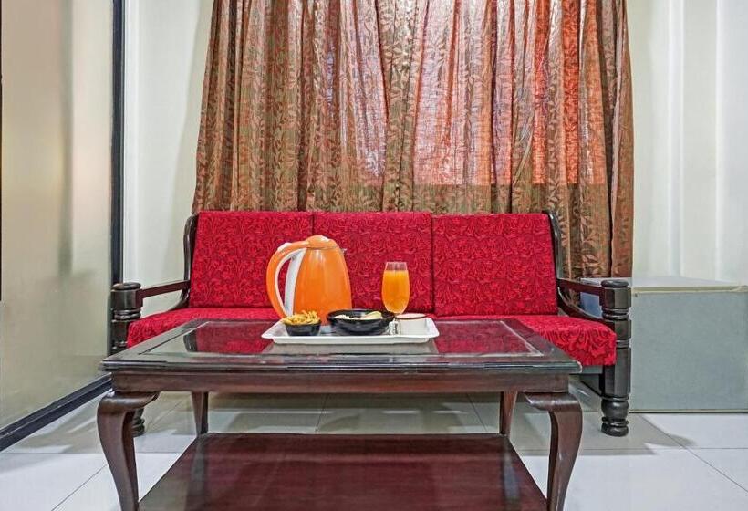 Отель Super Townhouse Oak Gharonda Residency Near Sant Tukaram Nagar Metro Station