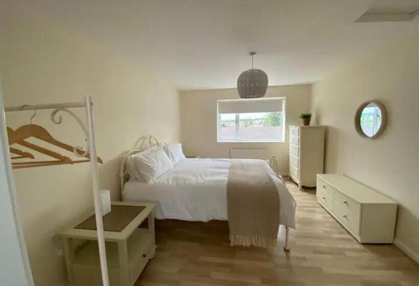 Isle Of Anglesey Spacious Home