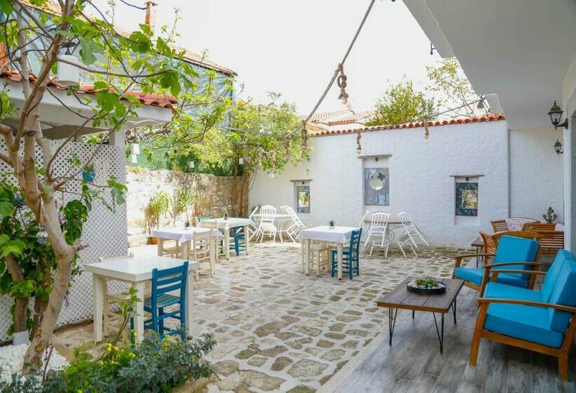 Kajavic Alaçatı Otel