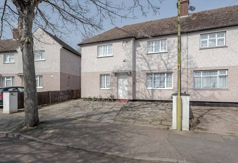 Mpl Apartments Woodside House By Harry Potter Studios